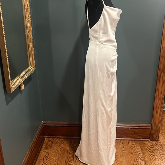 Stunning Lulu’s satin white dress size medium - Picture 6 of 11